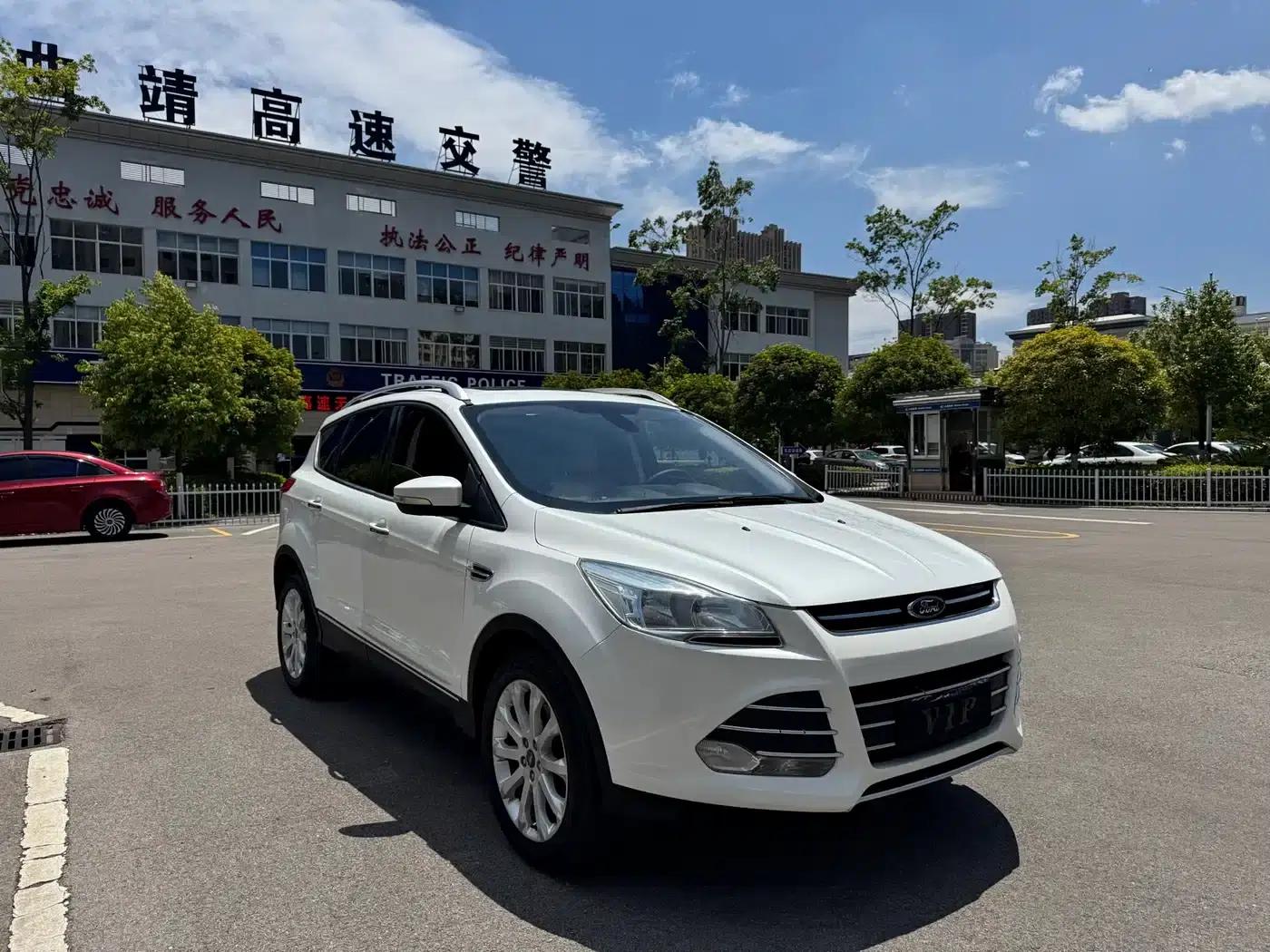 Ford Kuga 2015 1.5L GTDi AWD Elite — миниатюра 3
