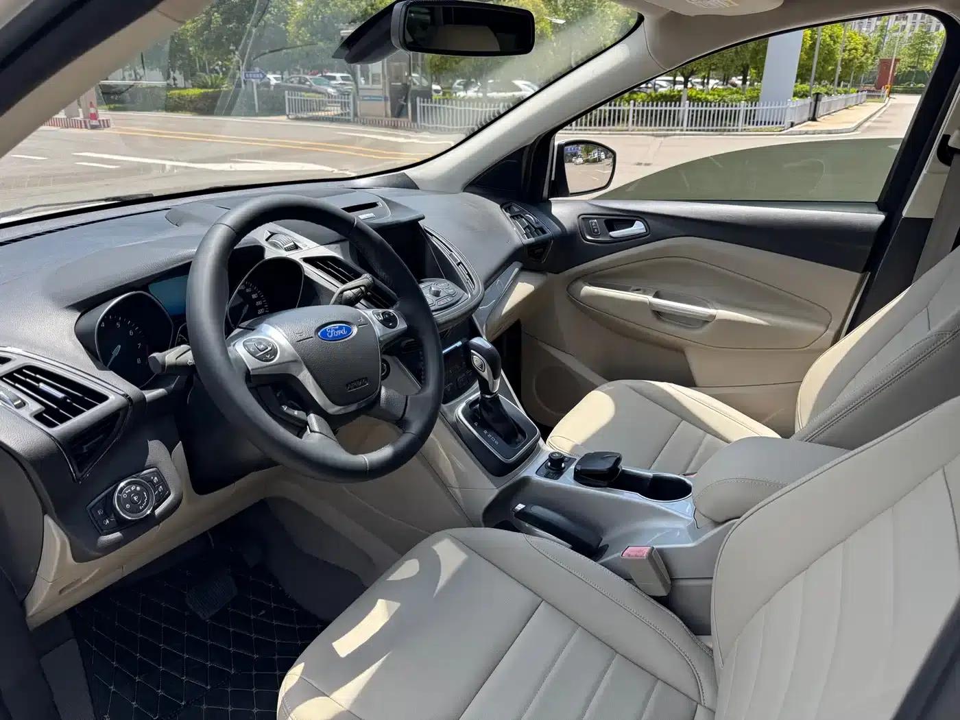 Ford Kuga 2015 1.5L GTDi AWD Elite — миниатюра 4