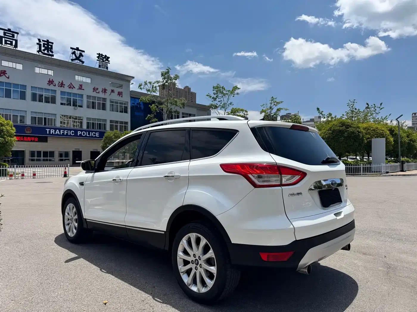 Ford Kuga 2015 1.5L GTDi AWD Elite — миниатюра 7