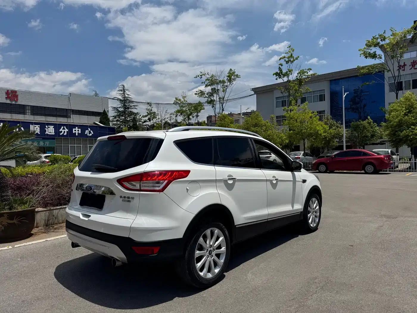 Ford Kuga 2015 1.5L GTDi AWD Elite — миниатюра 9