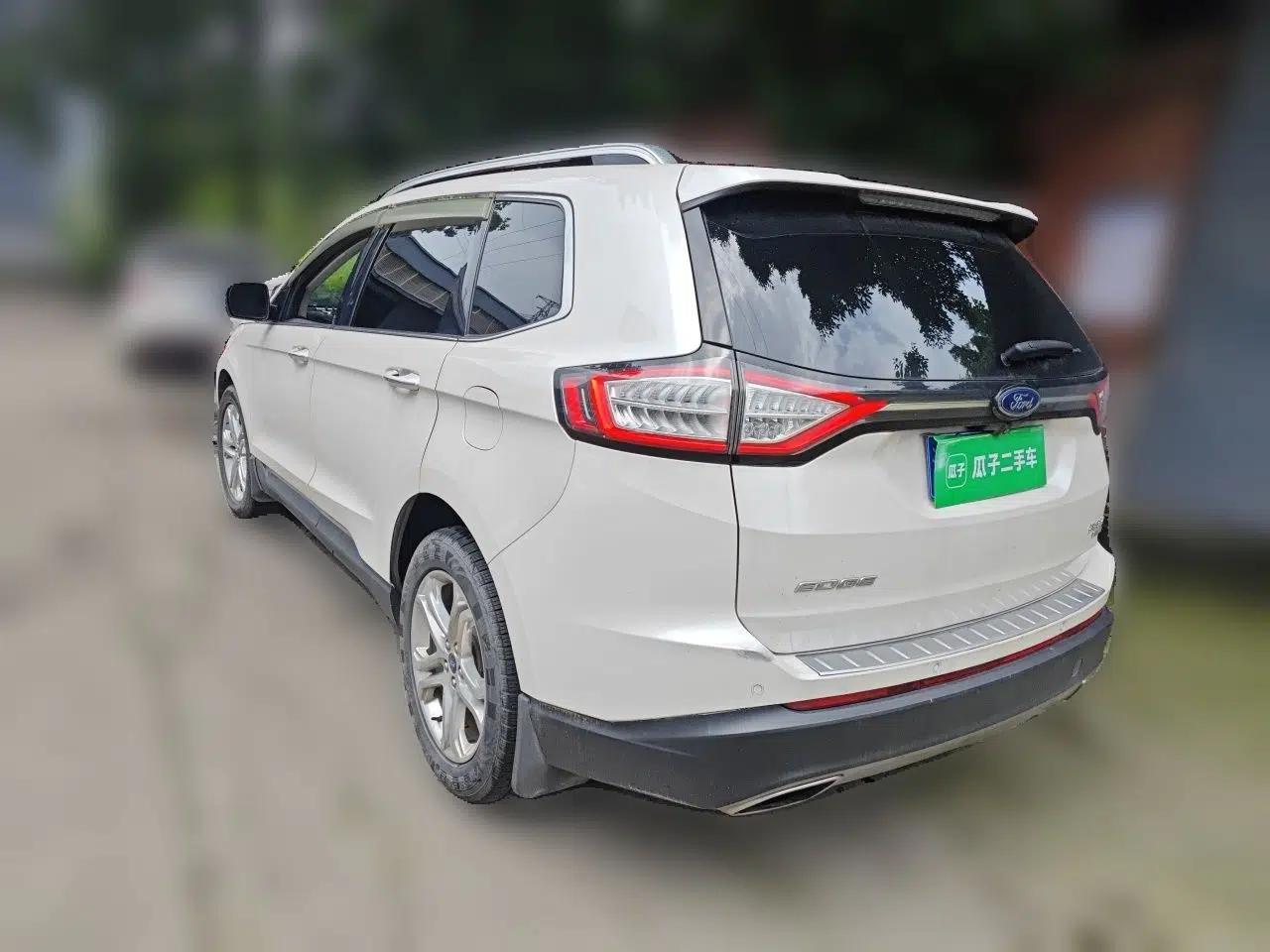 Ford Edge 2016 EcoBoost 245 Two-Wheel-Drive Titanium 7-Seater — миниатюра 4