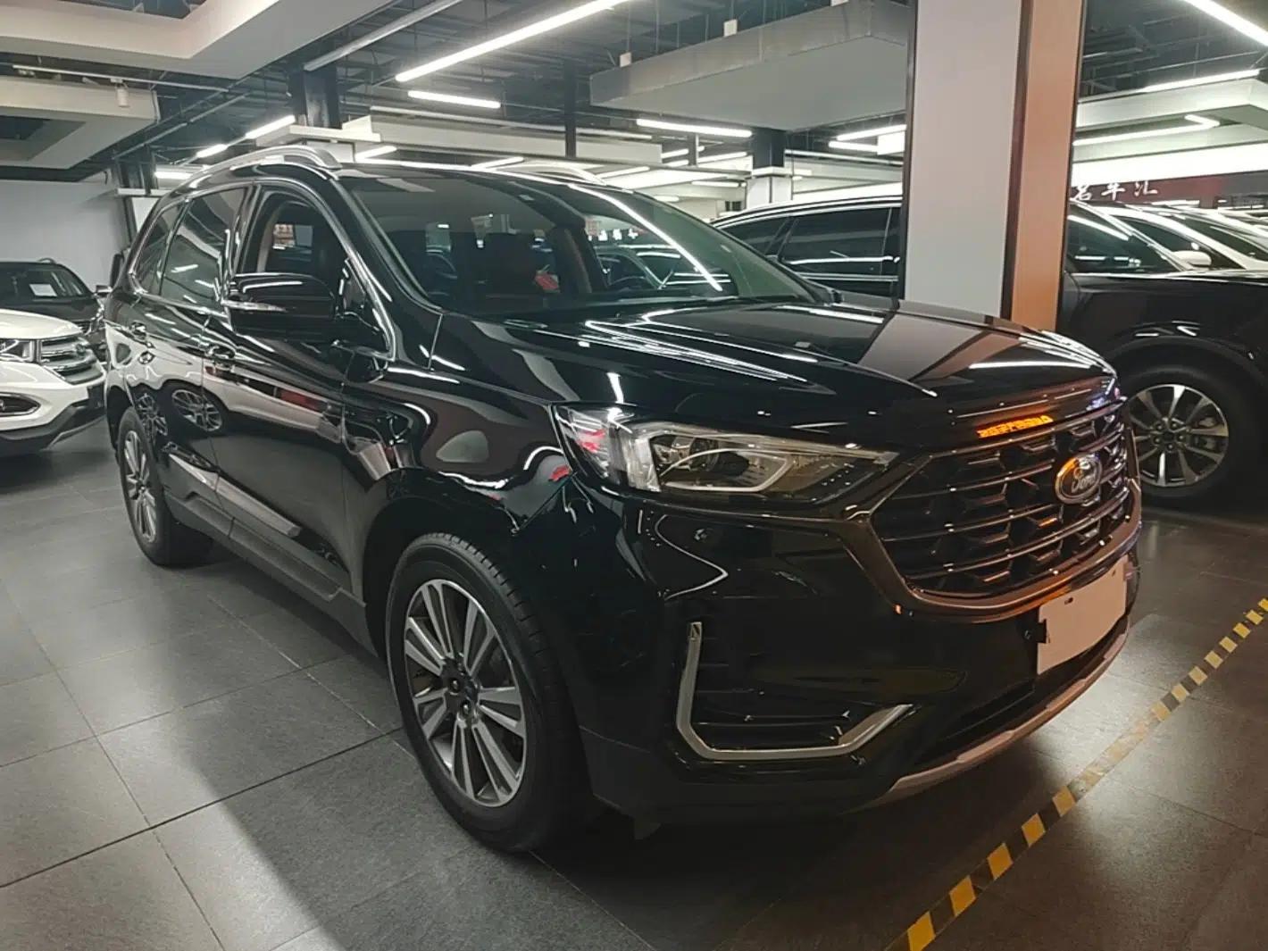 Ford Edge 2021 PLUS EcoBoost 245 Two-Wheel-Drive Platinum Edition 5 Seats — миниатюра 3
