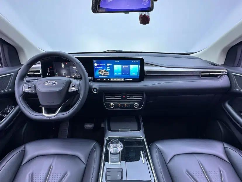 Ford Edge 2021 PLUS EcoBoost 245 Two-Wheel-Drive Platinum Edition 5 Seats — миниатюра 30