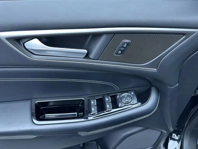 Ford Edge 2021 PLUS EcoBoost 245 Two-Wheel-Drive Platinum Edition 5 Seats — миниатюра 33