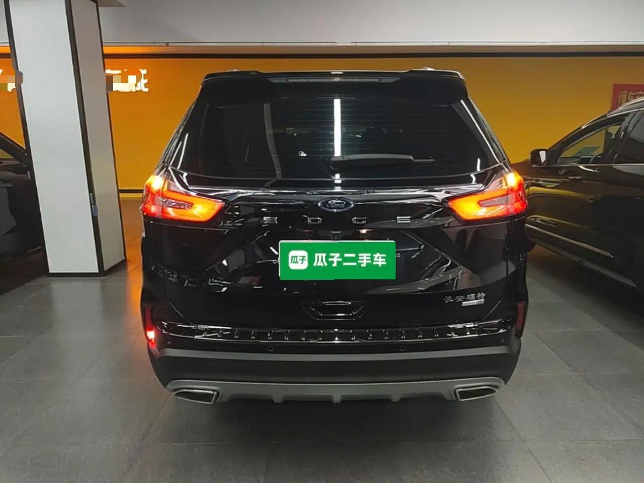 Ford Edge 2021 PLUS EcoBoost 245 Two-Wheel-Drive Platinum Edition 5 Seats — миниатюра 5