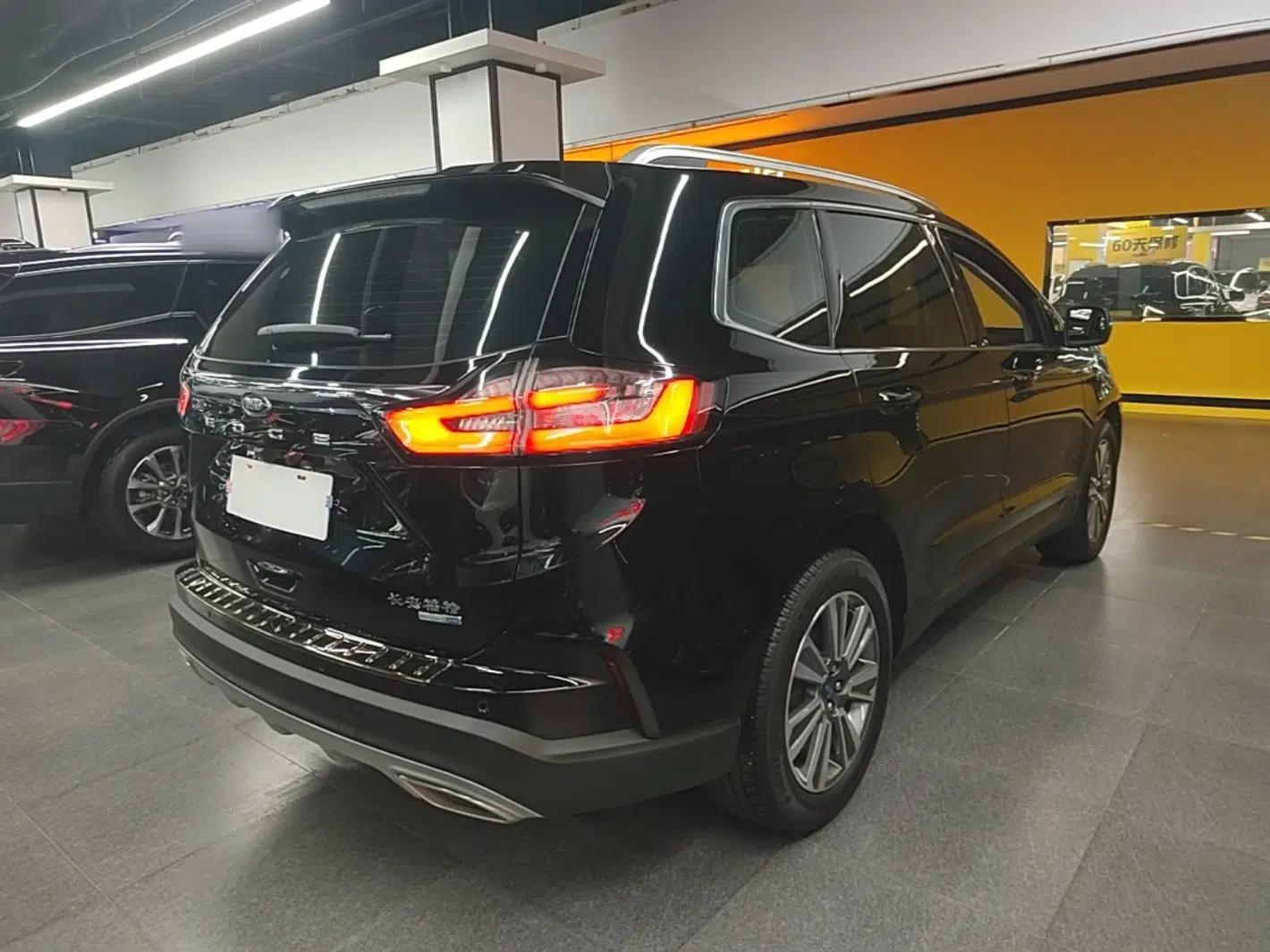Ford Edge 2021 PLUS EcoBoost 245 Two-Wheel-Drive Platinum Edition 5 Seats — миниатюра 6