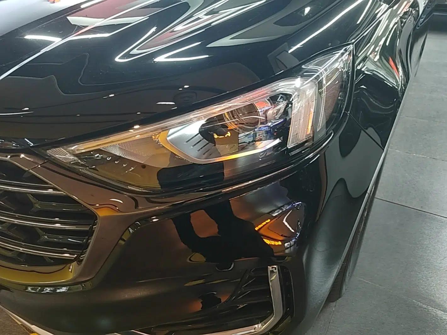 Ford Edge 2021 PLUS EcoBoost 245 Two-Wheel-Drive Platinum Edition 5 Seats — миниатюра 8