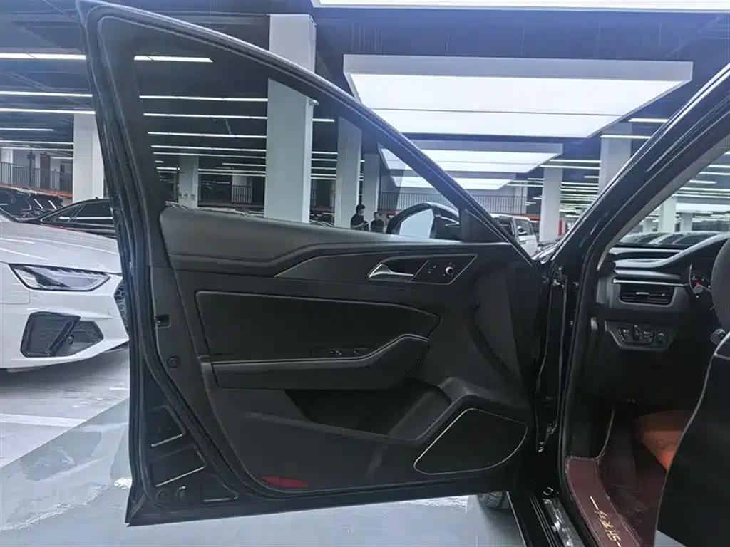 Hongqi H5 2020 1.5T DCT Flag Edition — миниатюра 13