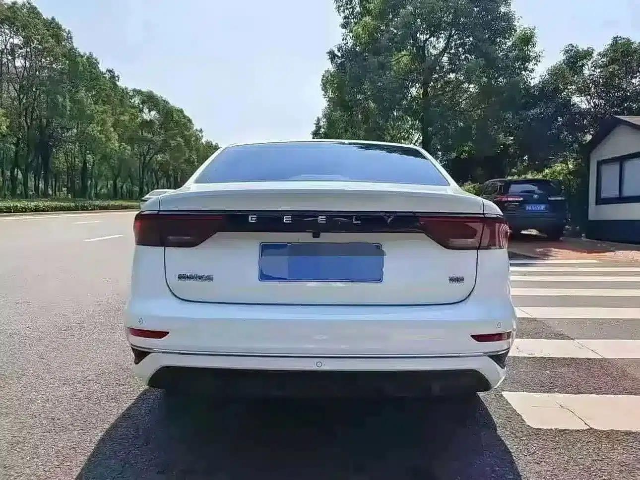 Geely Emgrand 2022 4th Generation 1.5L CVT Premium — миниатюра 8