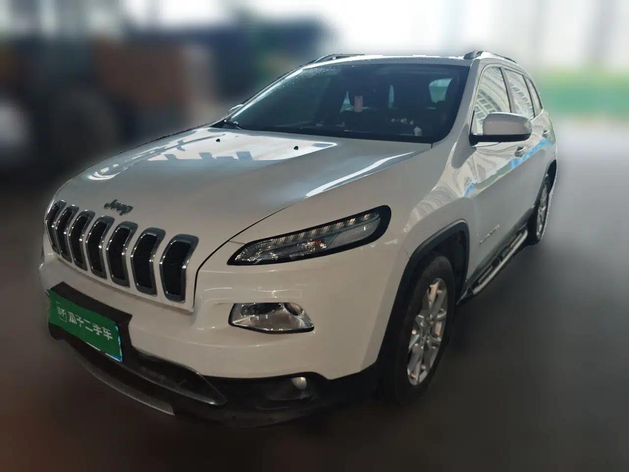 Jeep Cherokee 2017 2.4L Leading Smart Edition — миниатюра 1