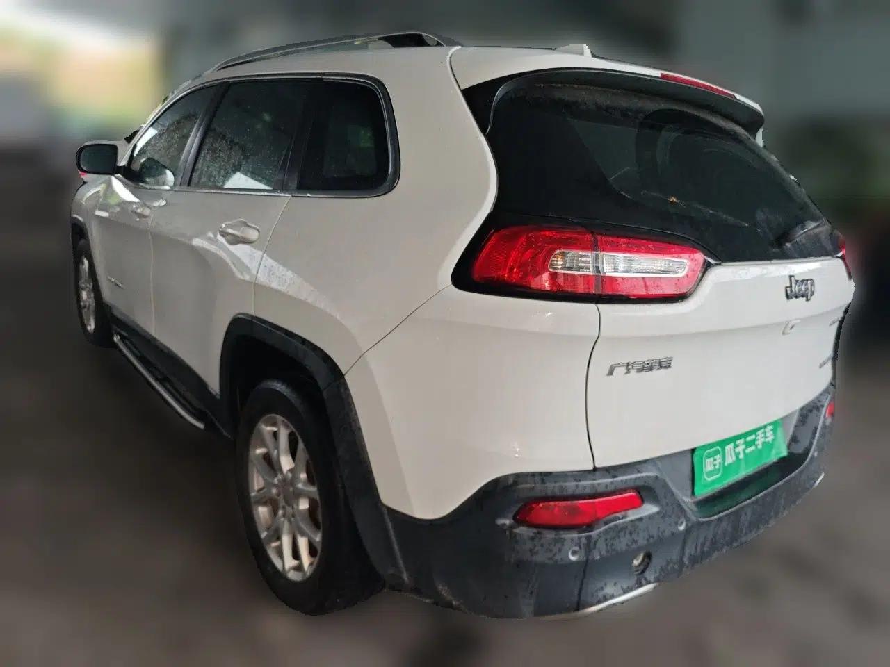 Jeep Cherokee 2017 2.4L Leading Smart Edition — миниатюра 4