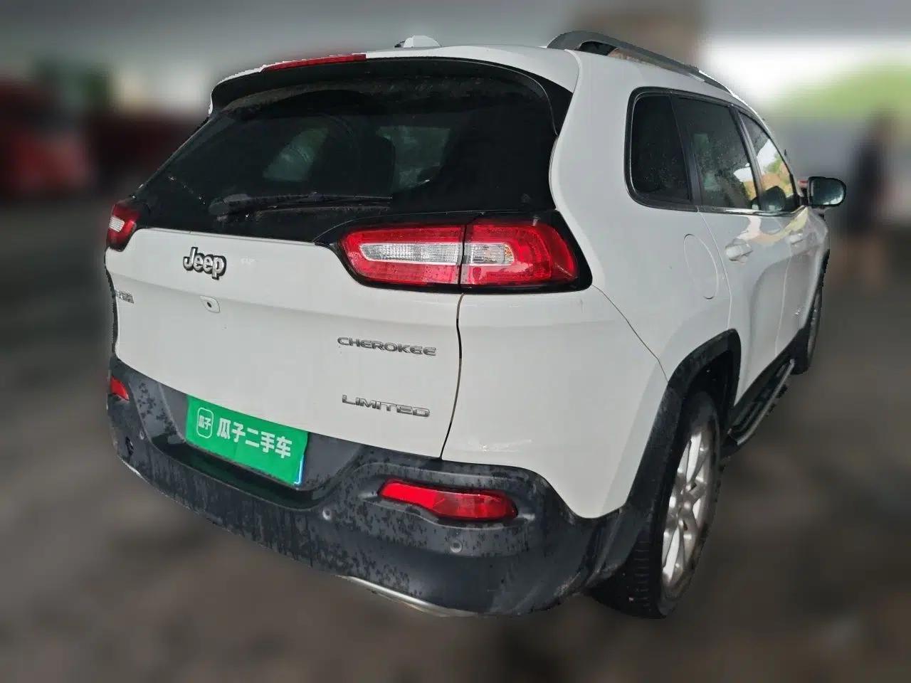 Jeep Cherokee 2017 2.4L Leading Smart Edition — миниатюра 6