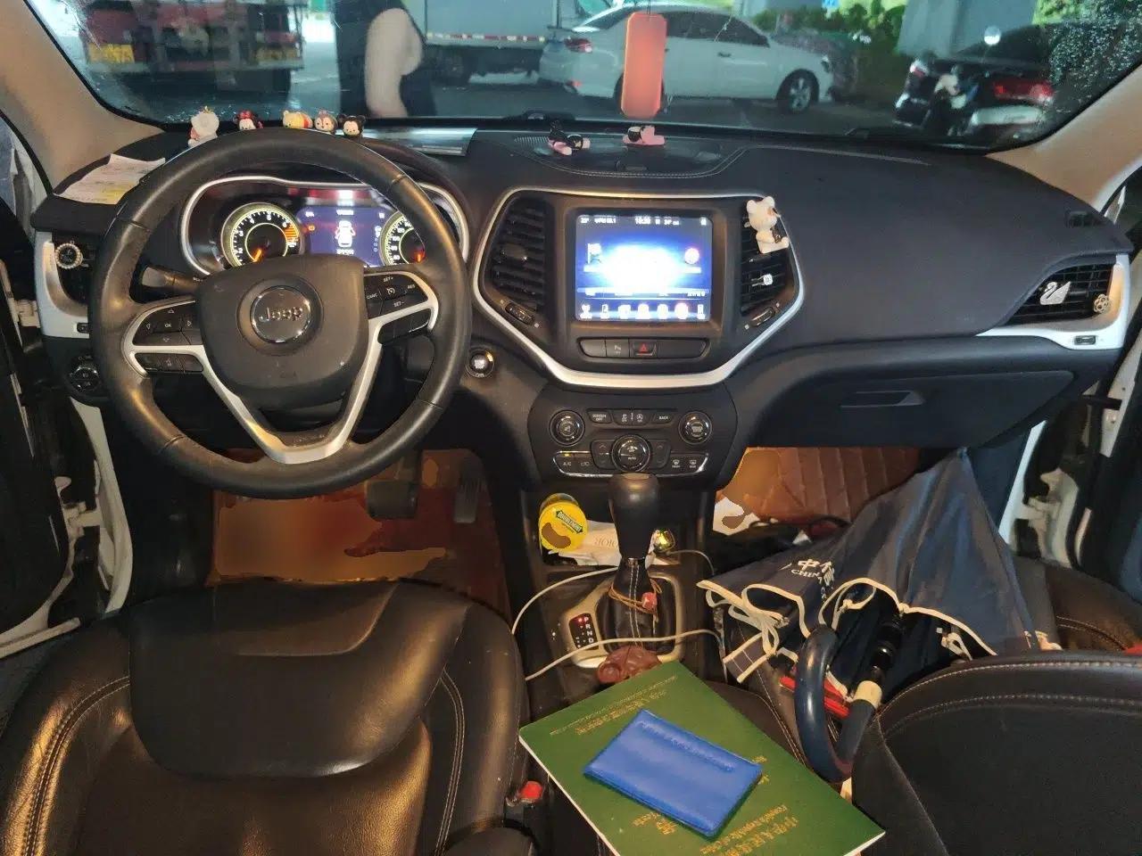 Jeep Cherokee 2017 2.4L Leading Smart Edition — миниатюра 9