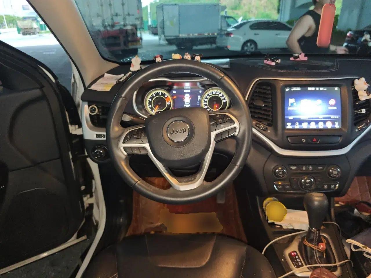 Jeep Cherokee 2017 2.4L Leading Smart Edition — миниатюра 10