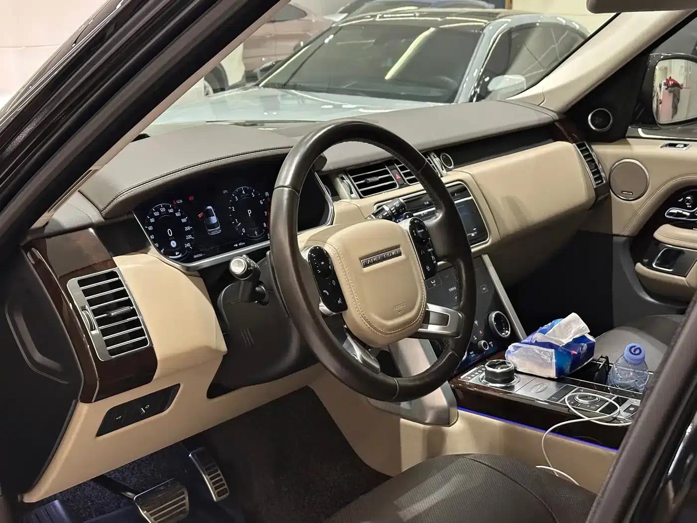 Range Rover 2021 3.0 L6 Legendary Long Wheelbase Classic Edition — миниатюра 3
