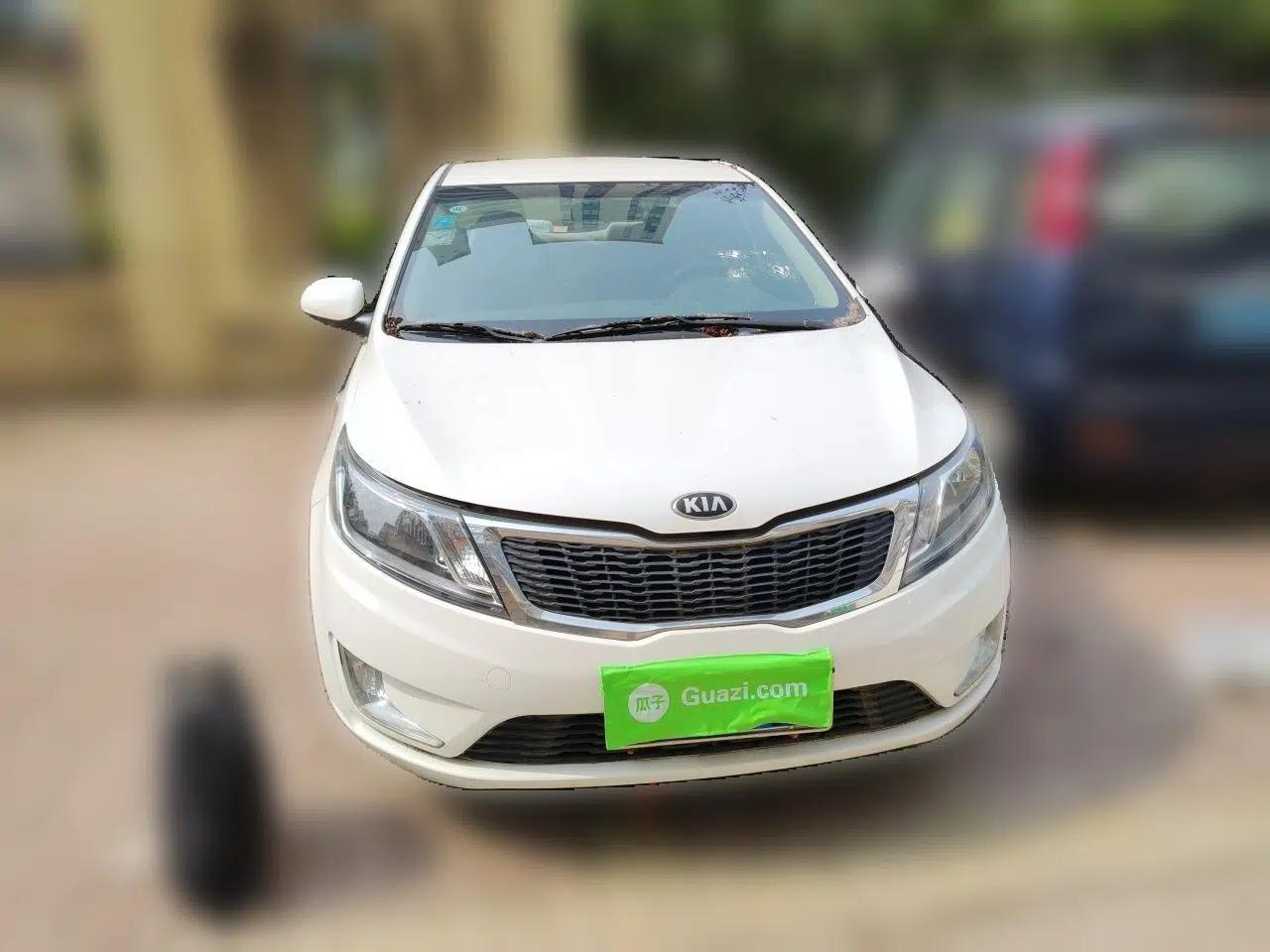 Kia K2 2011 Sedan 1.4L Manual Transmission GLS — миниатюра 3