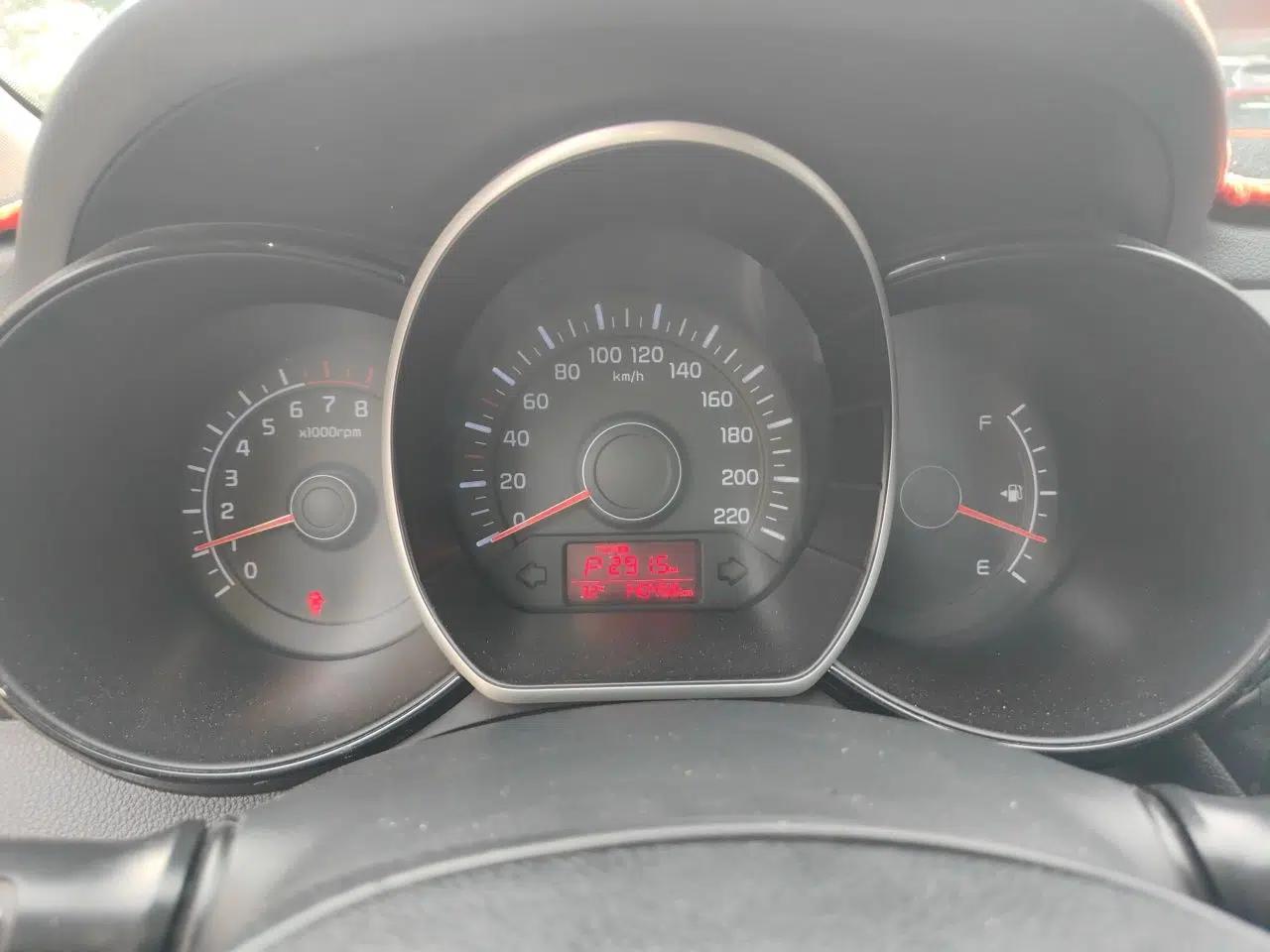 Kia K2 2015 Sedan 1.4L Automatic GLS — миниатюра 11