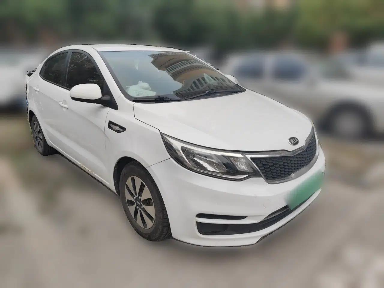 Kia K2 2015 Sedan 1.4L Automatic GLS — миниатюра 3