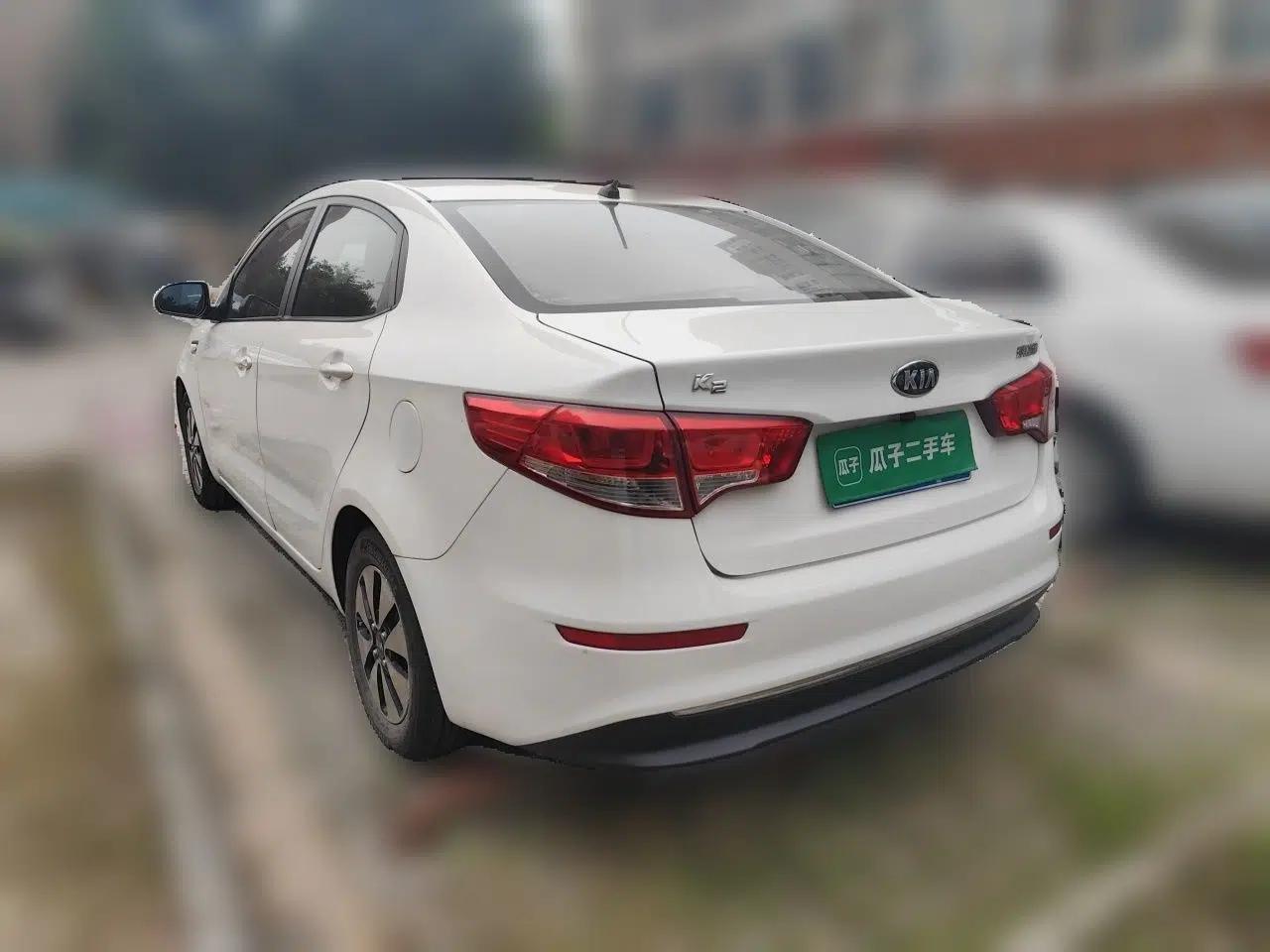 Kia K2 2015 Sedan 1.4L Automatic GLS — миниатюра 4
