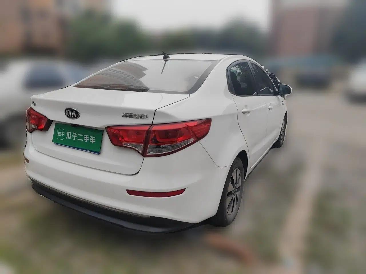 Kia K2 2015 Sedan 1.4L Automatic GLS — миниатюра 6