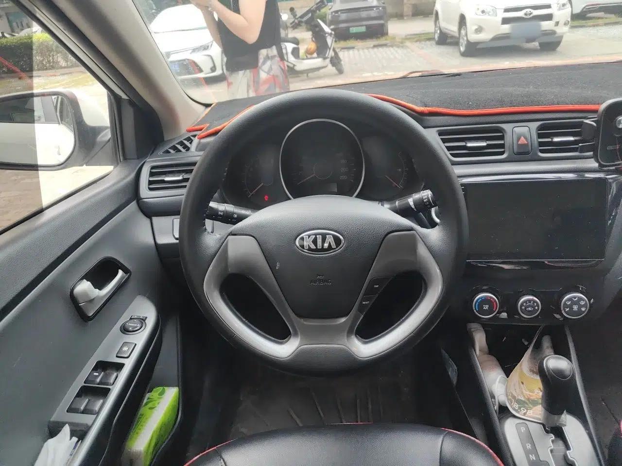 Kia K2 2015 Sedan 1.4L Automatic GLS — миниатюра 10