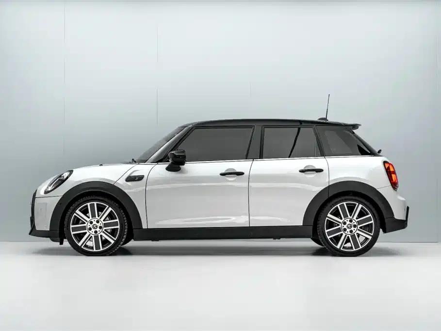 MINI 2023 Facelift 2.0T COOPER S Artist 5-Door Edition — миниатюра 4