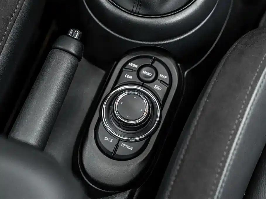 MINI 2023 Facelift 2.0T COOPER S Artist 5-Door Edition — миниатюра 31