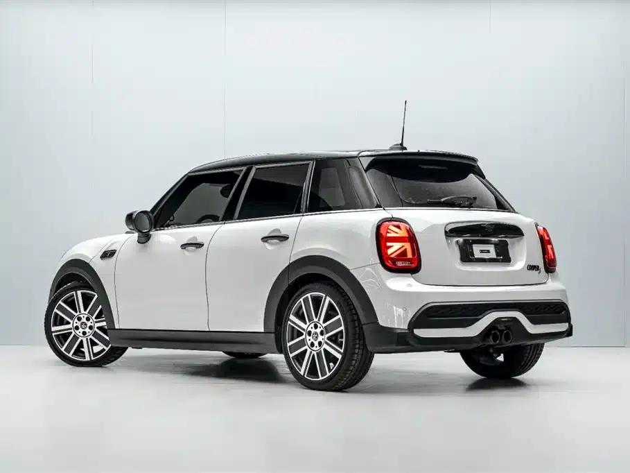 MINI 2023 Facelift 2.0T COOPER S Artist 5-Door Edition — миниатюра 7