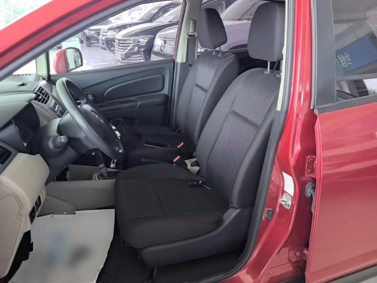 Venucia R50 2016 1.6L Automatic Elite Edition — миниатюра 17