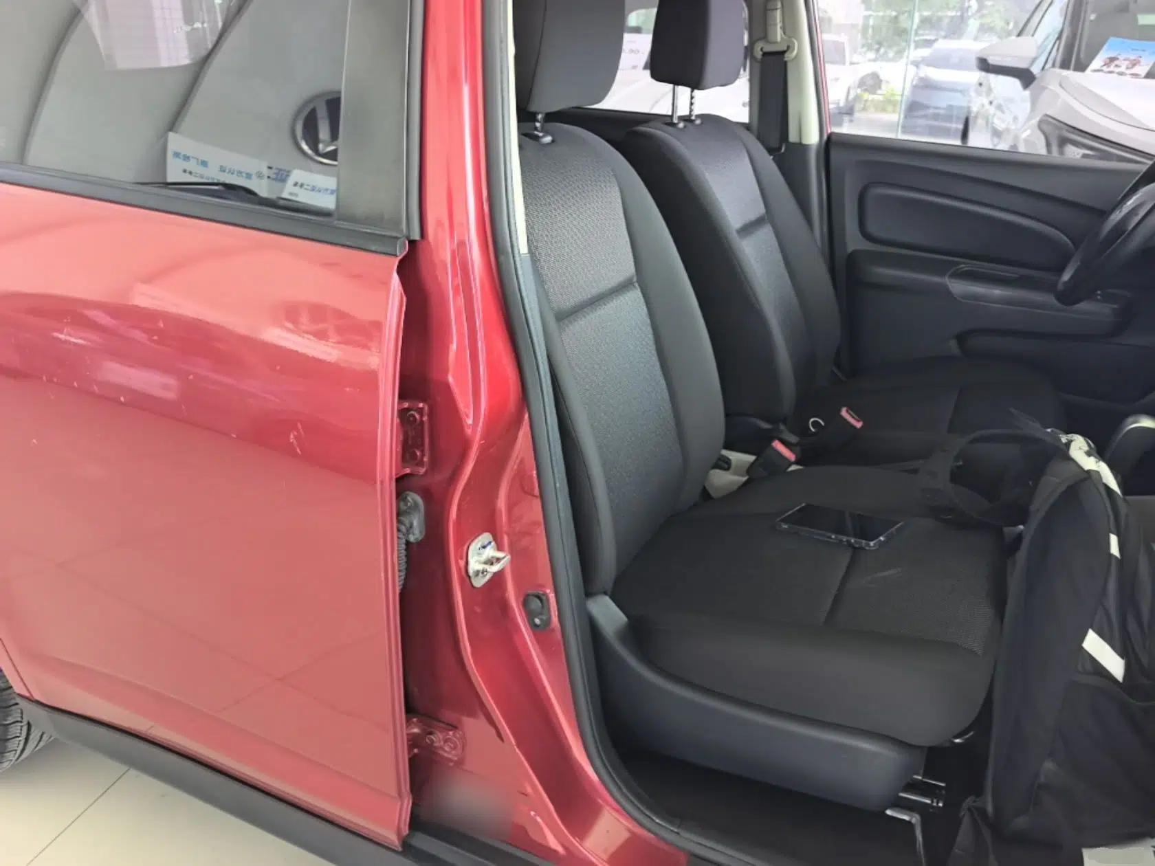Venucia R50 2016 1.6L Automatic Elite Edition — миниатюра 19