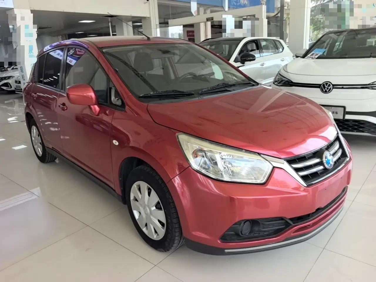 Venucia R50 2016 1.6L Automatic Elite Edition — миниатюра 3