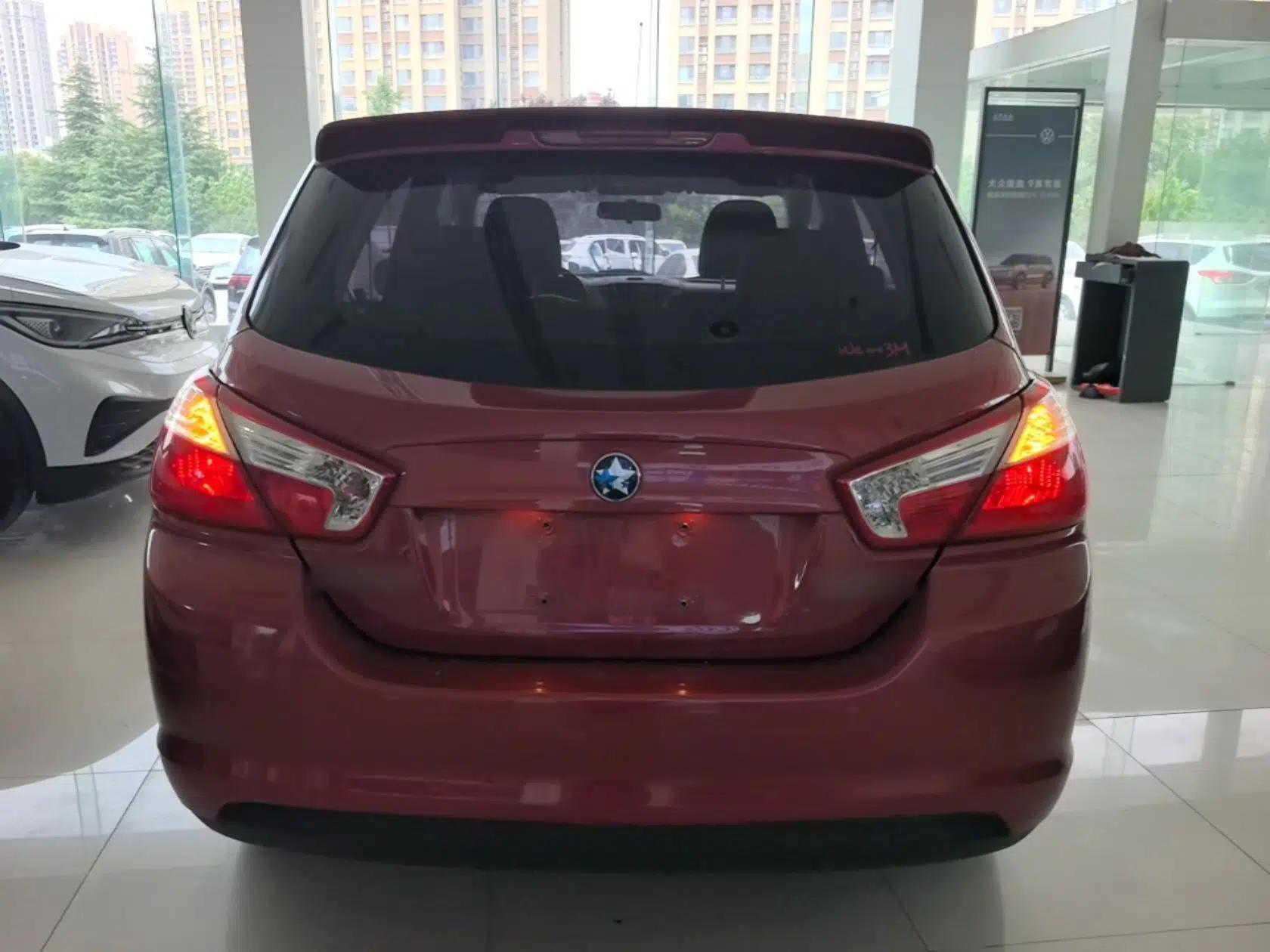 Venucia R50 2016 1.6L Automatic Elite Edition — миниатюра 5