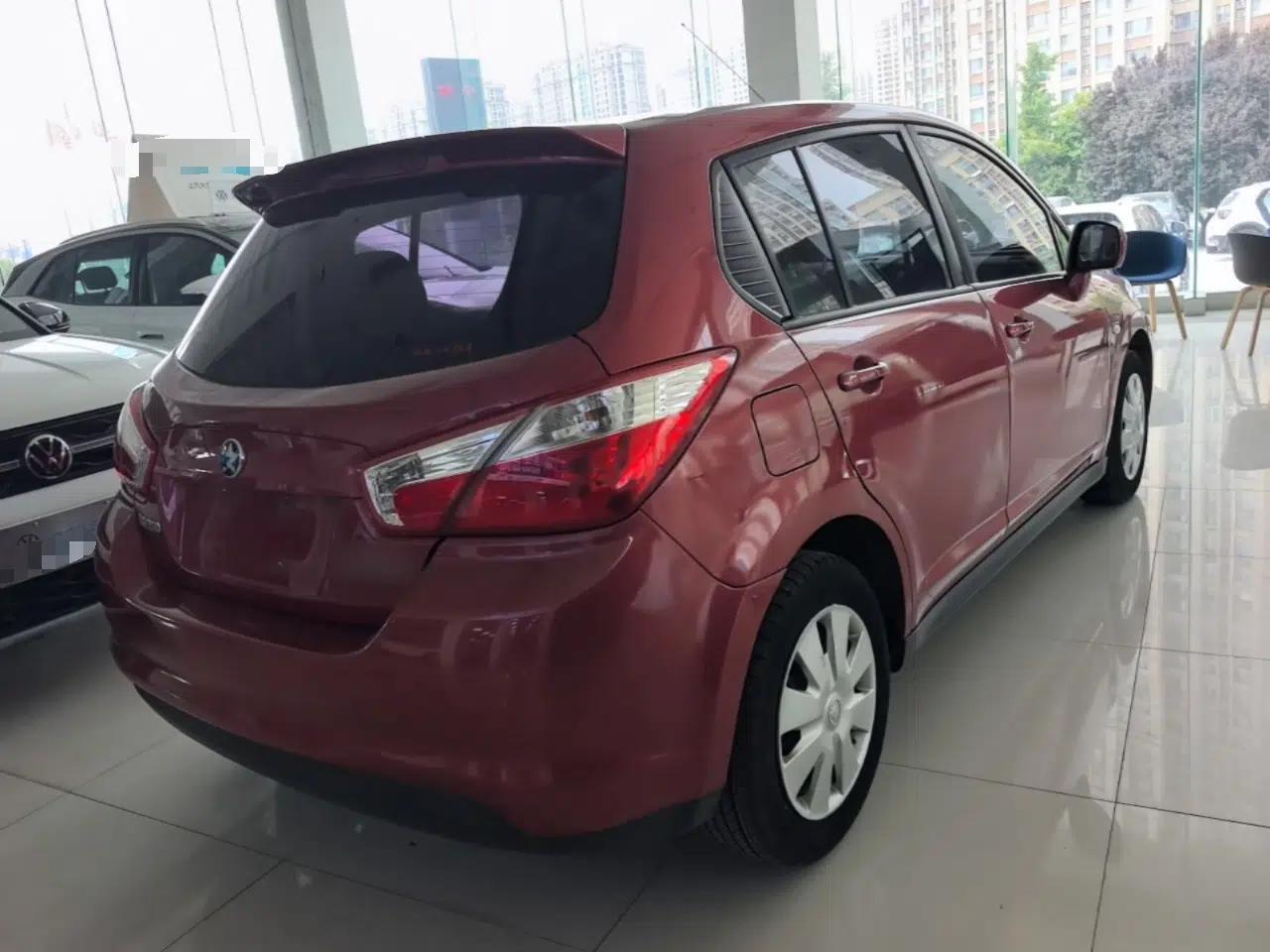 Venucia R50 2016 1.6L Automatic Elite Edition — миниатюра 6