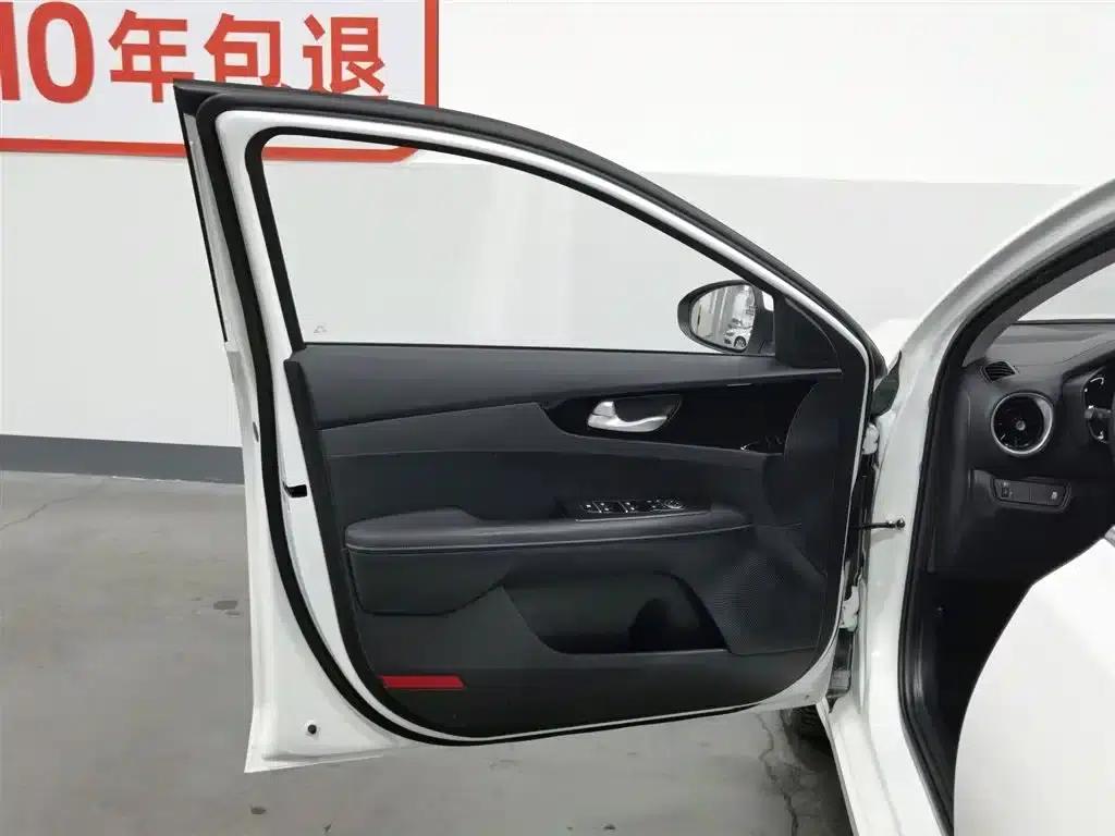 Kia K3 2021 1.5L CVT Fashion Edition — миниатюра 8