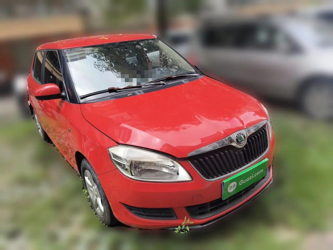 Skoda Fabia 2012 1.4L Manual Crystal Edition — миниатюра 3