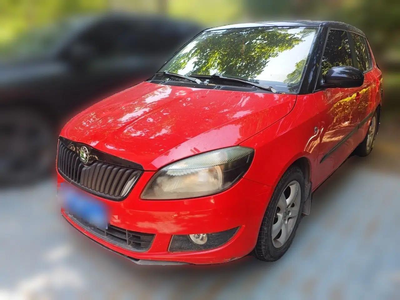 Skoda Fabia 2012 1.6L Manual Cool Black Edition — миниатюра 1