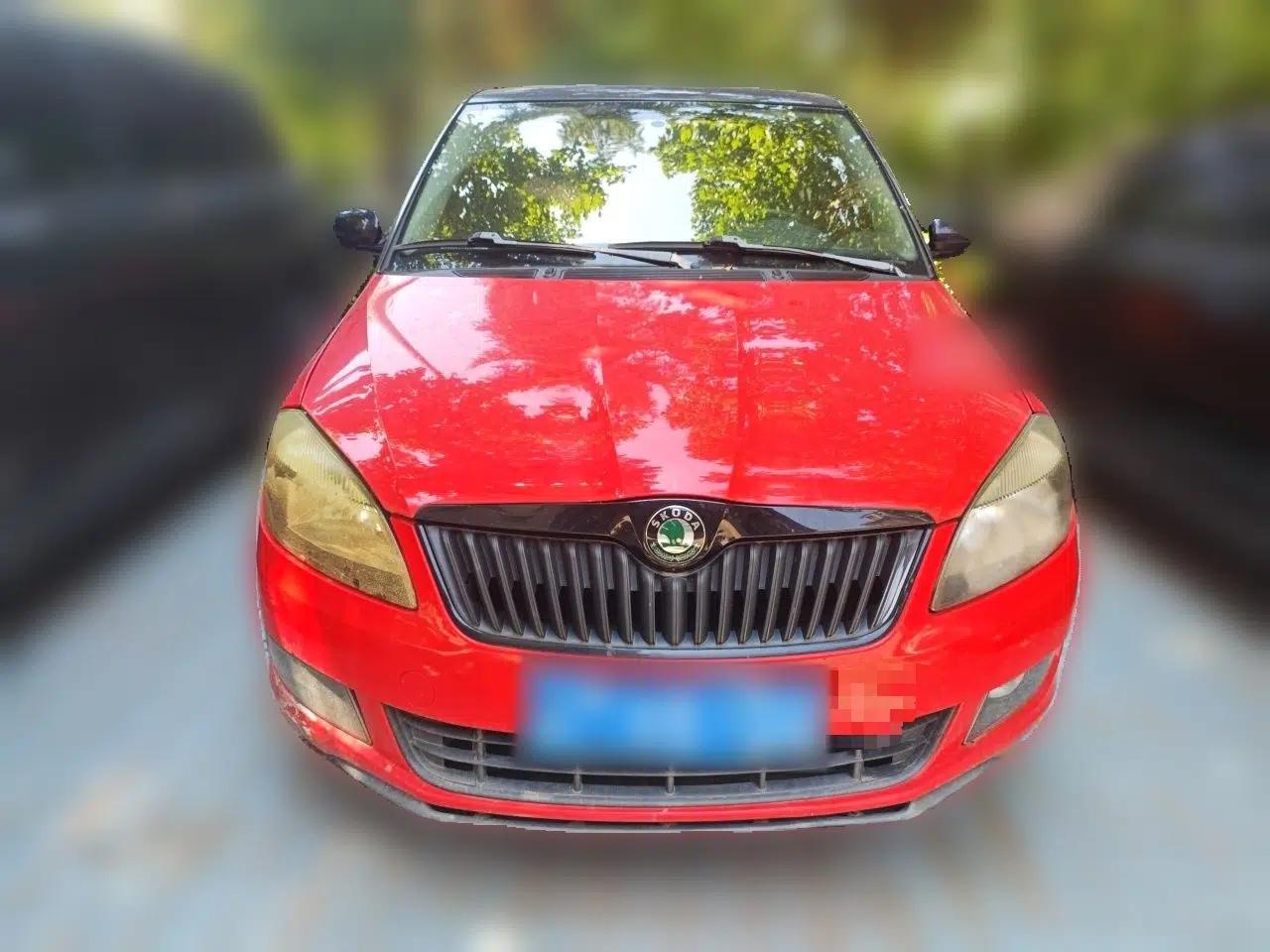Skoda Fabia 2012 1.6L Manual Cool Black Edition — миниатюра 2