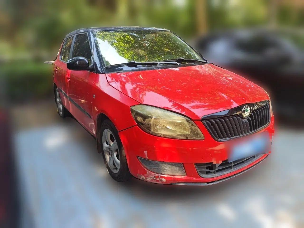 Skoda Fabia 2012 1.6L Manual Cool Black Edition — миниатюра 3