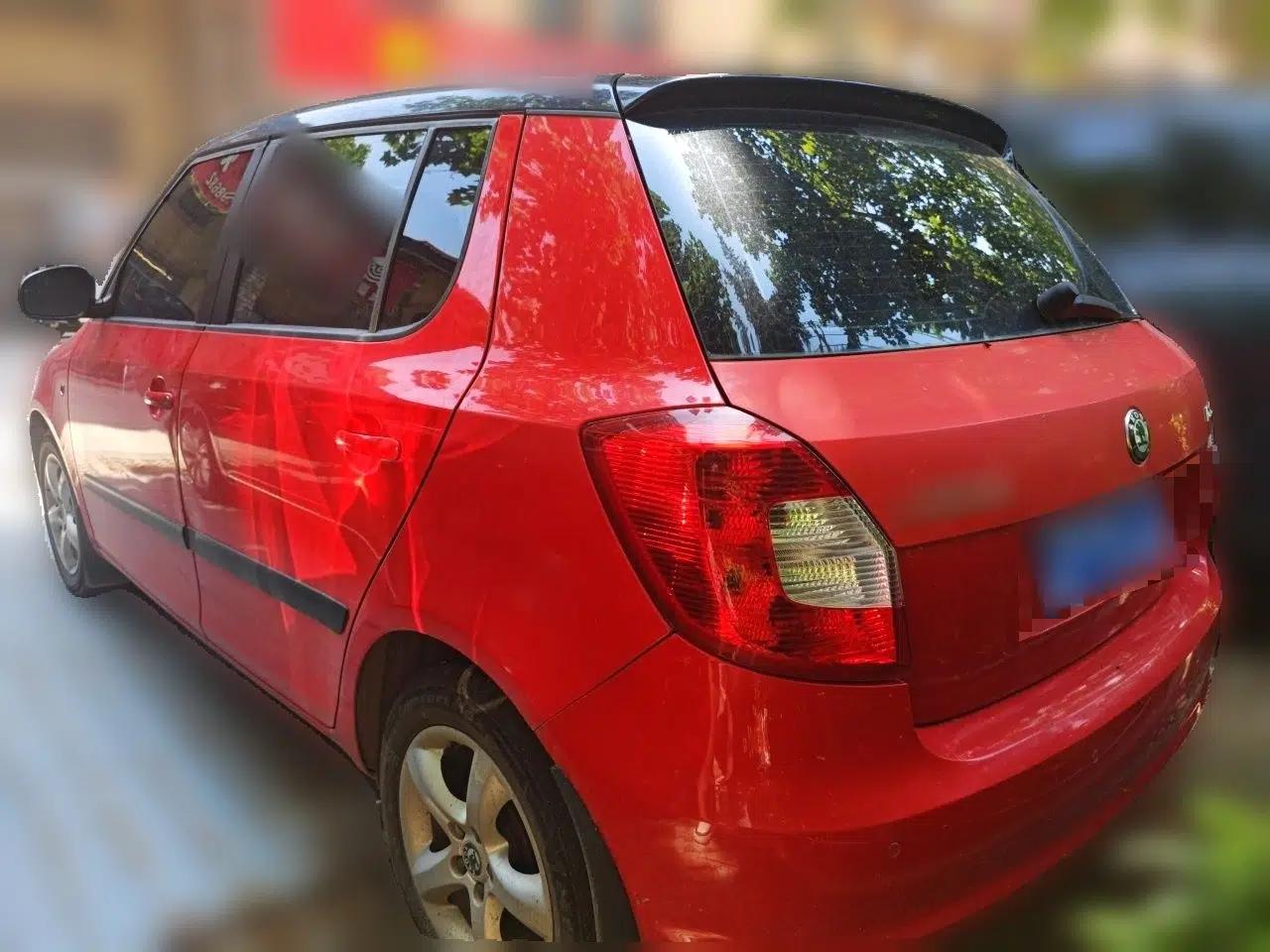Skoda Fabia 2012 1.6L Manual Cool Black Edition — миниатюра 4
