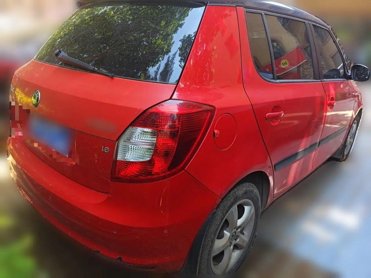 Skoda Fabia 2012 1.6L Manual Cool Black Edition — миниатюра 6