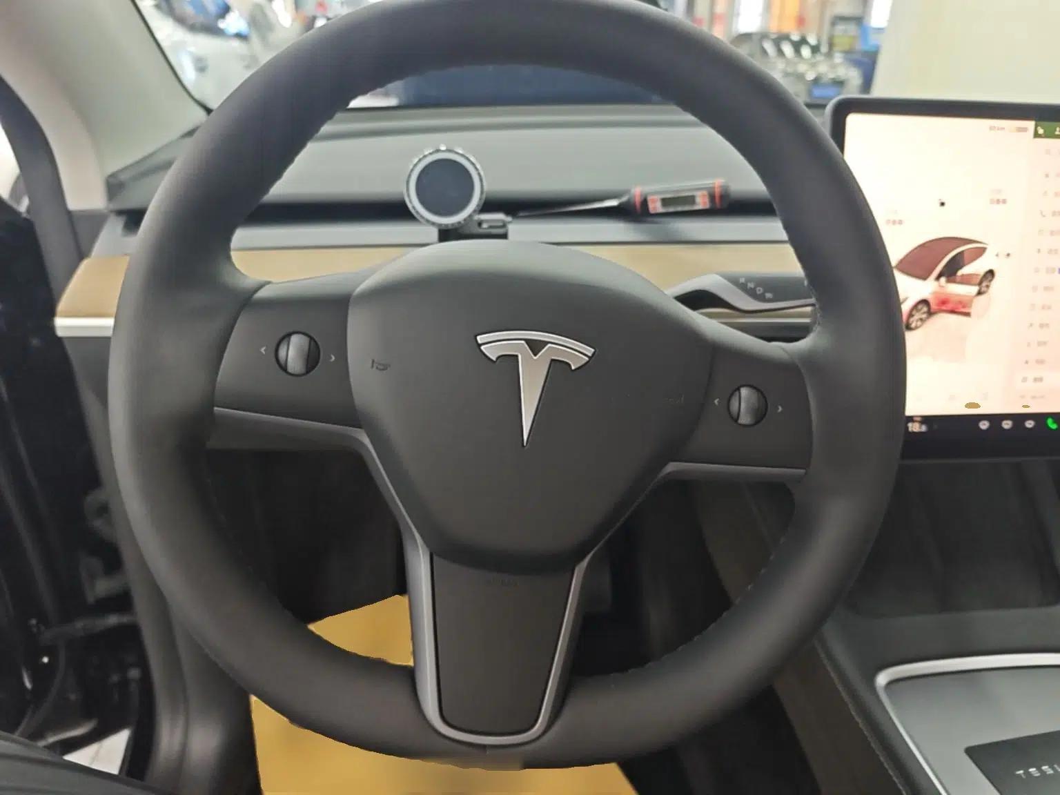 Tesla Model Y 2022 Rear-Wheel-Drive Version — миниатюра 13