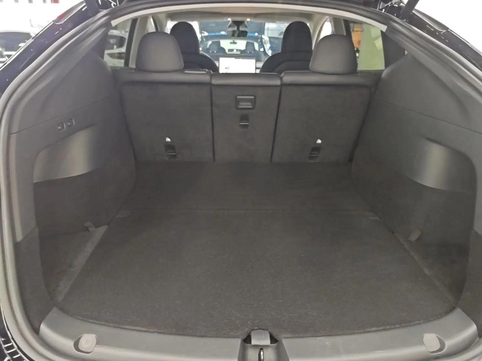 Tesla Model Y 2022 Rear-Wheel-Drive Version — миниатюра 22