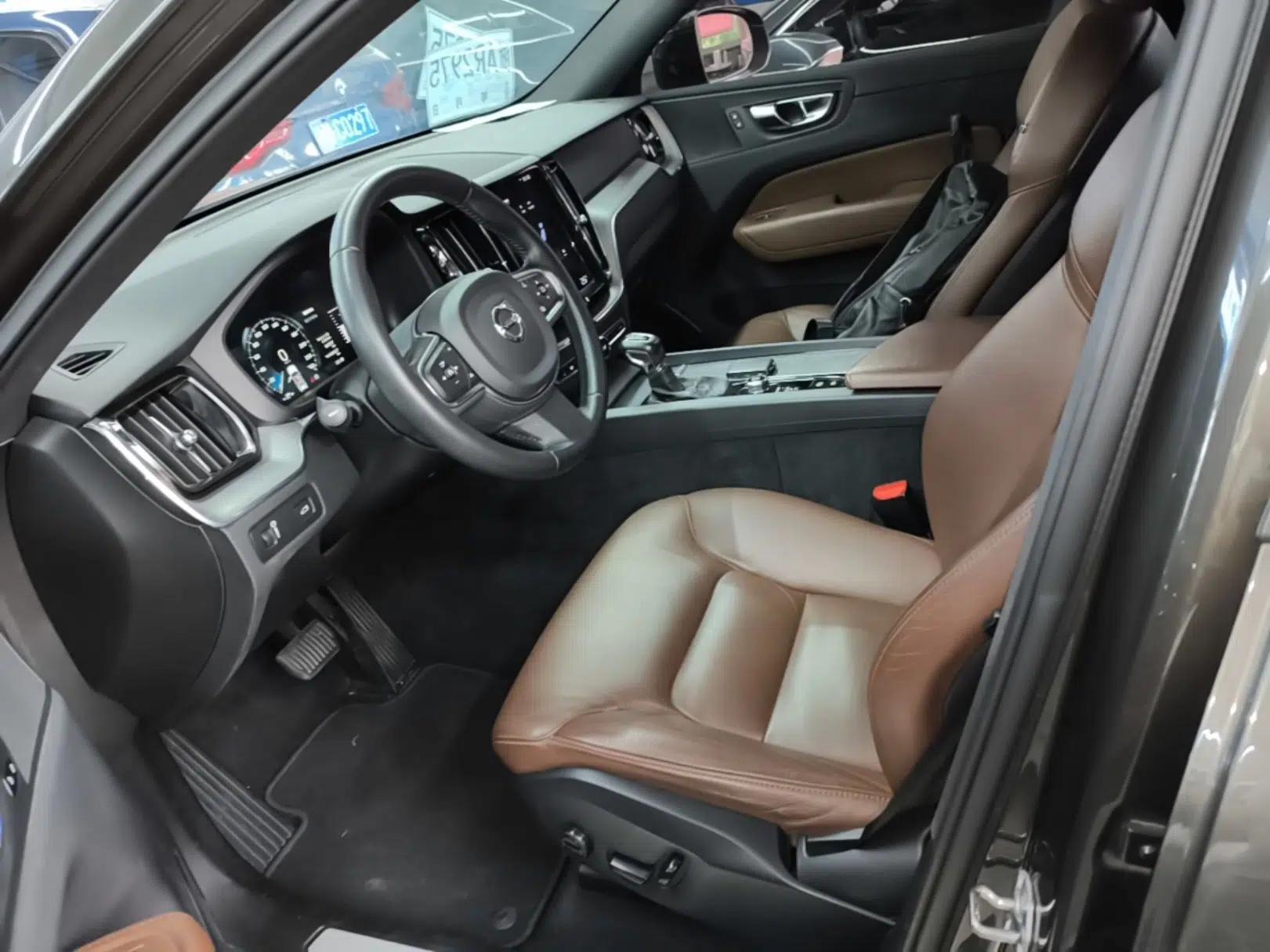 Volvo XC60 2021 T5 4x4 Smart Luxury Edition — миниатюра 17
