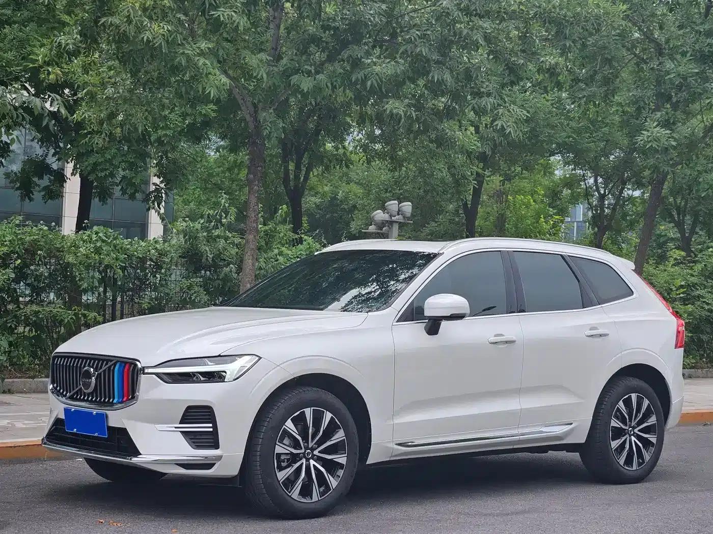 2025 Volvo XC60 B5 AWD Inscription Luxury Edition — миниатюра 1