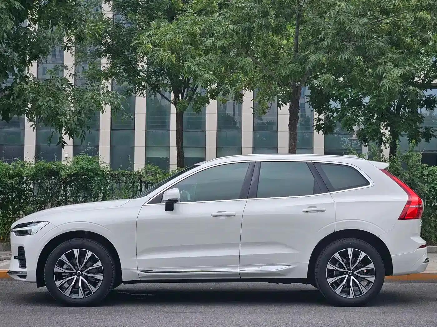 2025 Volvo XC60 B5 AWD Inscription Luxury Edition — миниатюра 2
