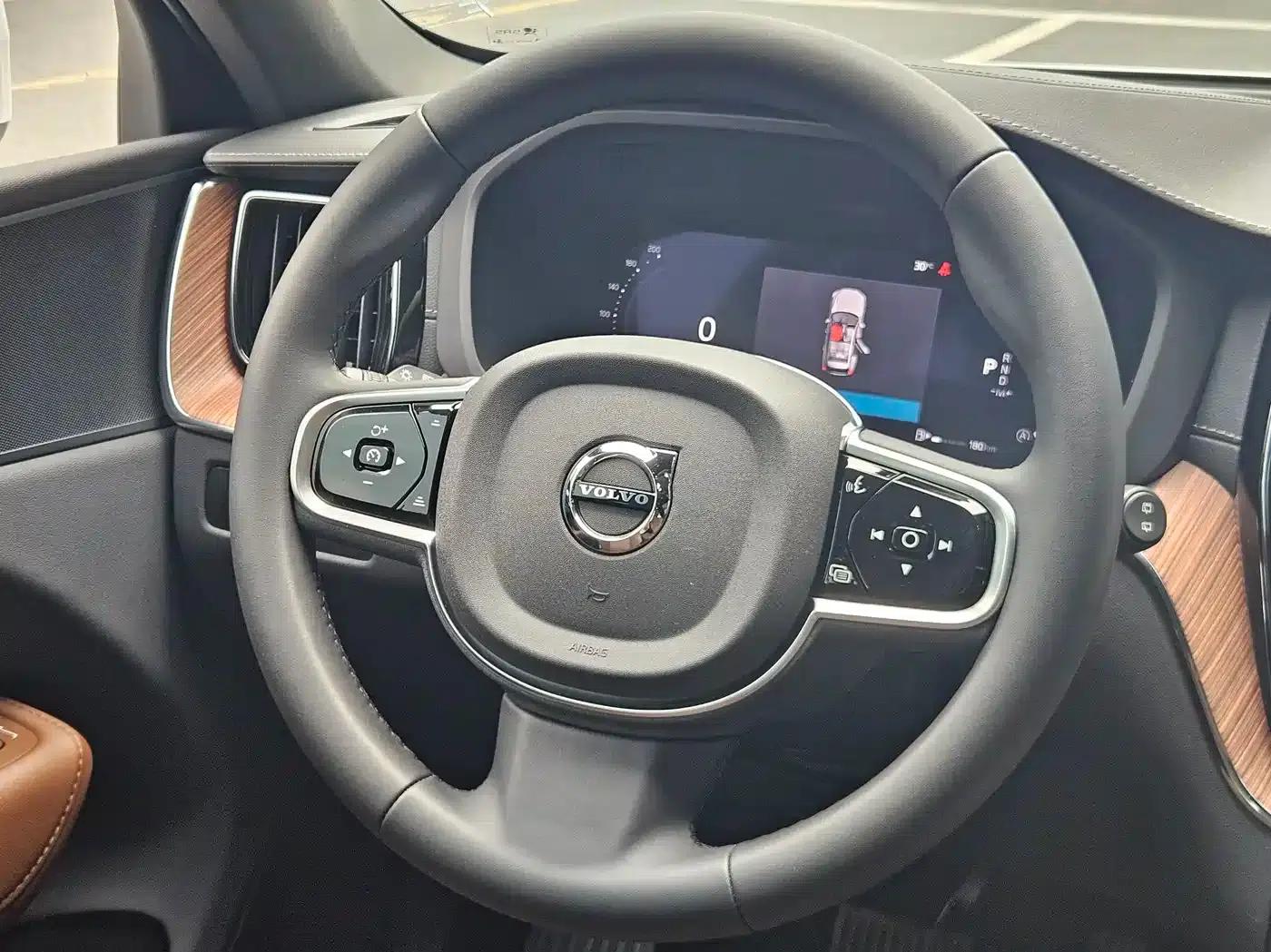 2025 Volvo XC60 B5 AWD Inscription Luxury Edition — миниатюра 11