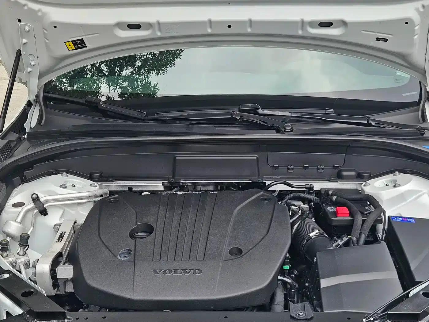 2025 Volvo XC60 B5 AWD Inscription Luxury Edition — миниатюра 21