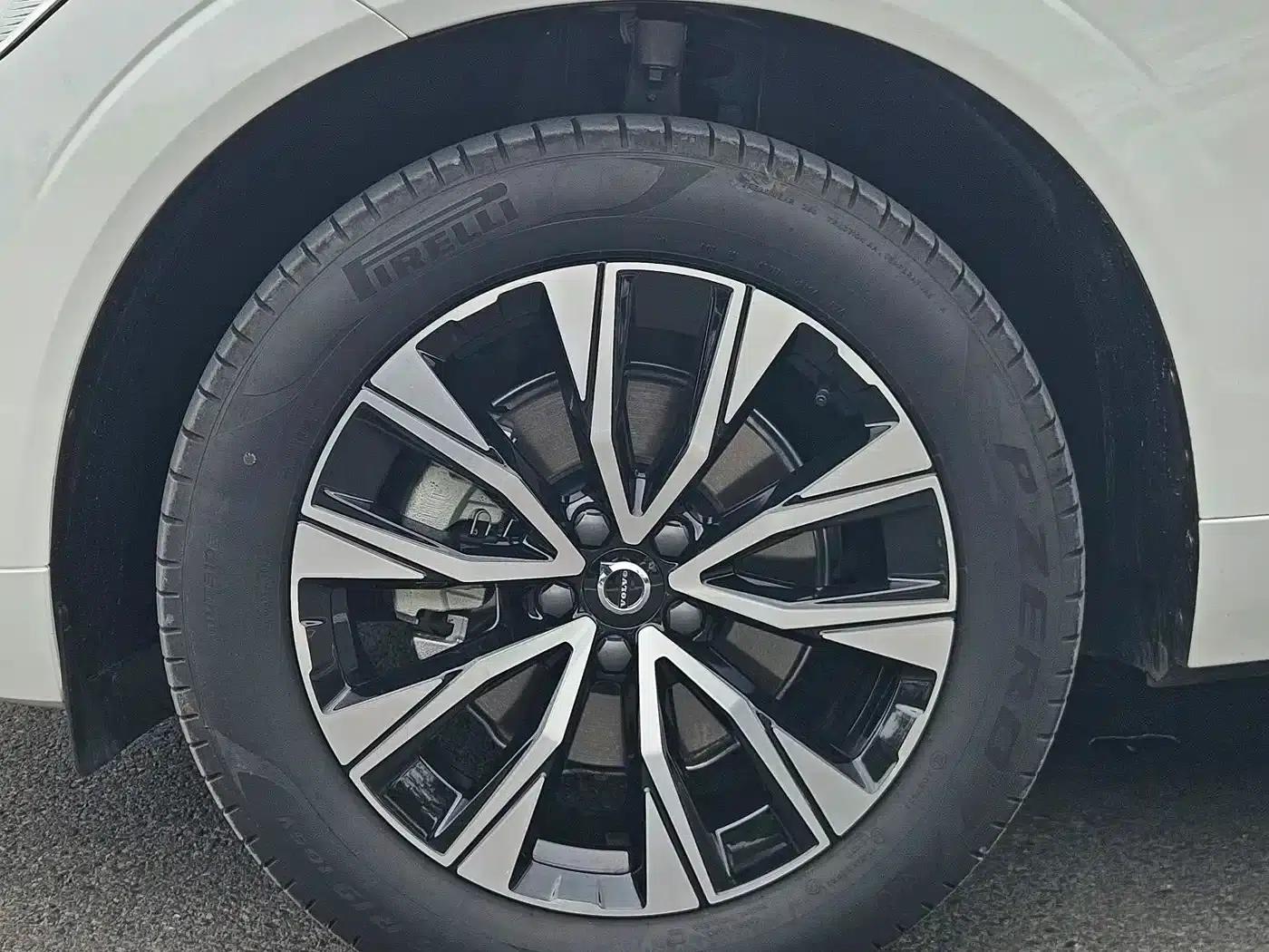 2025 Volvo XC60 B5 AWD Inscription Luxury Edition — миниатюра 22
