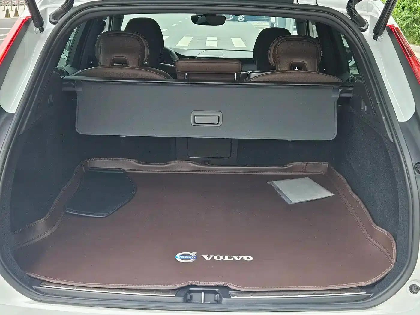 2025 Volvo XC60 B5 AWD Inscription Luxury Edition — миниатюра 23