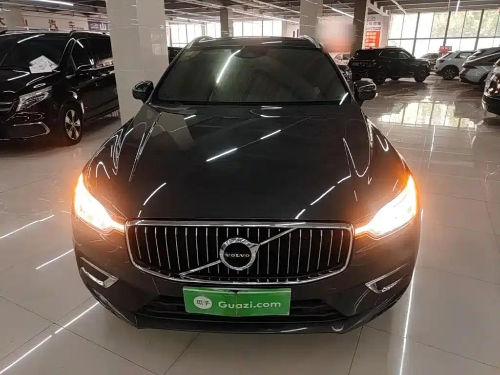 2021 Volvo XC60 T5 AWD Inscription Luxury Edition — миниатюра 3